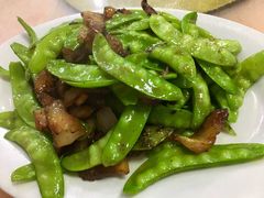 腊味炒荷兰豆-九和鸿禧饭店