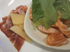 -腾阁自助餐厅(朝林广场店)