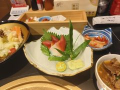-山川小町·极番烧肉(新地假日广场店)