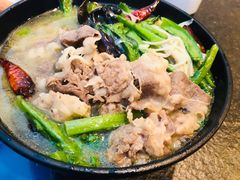 肥牛麻辣烫-马路边上·小海鲜烧烤(八一路店)