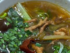 酸菜肉丝米线-越洋肖氏老米线(杨家坪店)