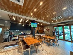 -Chom Cafe and Restaurant
