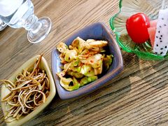 赠送的小菜和水果-鉴川·川菜传承(星汇两江店)