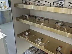-视野联行眼镜•蔡司•依视路(温江店)