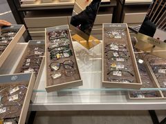 -博士眼镜集团石人工眼镜(虹口万泰店)