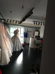 -雪莉美妆婚纱馆