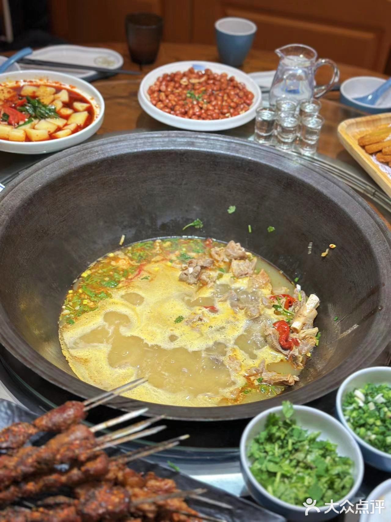 羊瑞堂的铁锅炖羊肉也太香啦！！！