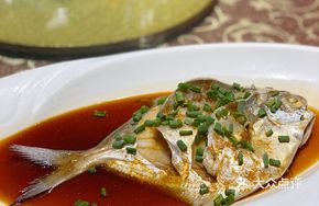 Stewed Spanish Mackerel with Scallion Oil