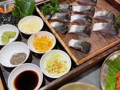 -围炉肉舍•炭烤活鳗•丹东海鲜烤肉(步行街店)