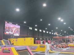 -嘿哟动霸CHUA·新潮玩运动娱乐中心·蹦床滑冰团建乐园