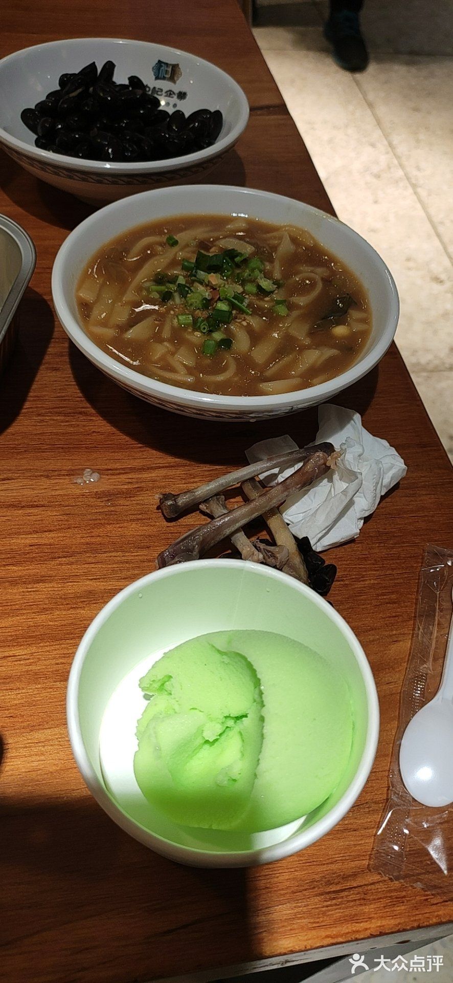 于是我白螵了一顿丰盛的晚餐哈哈哈哈哈哈服务非常好
