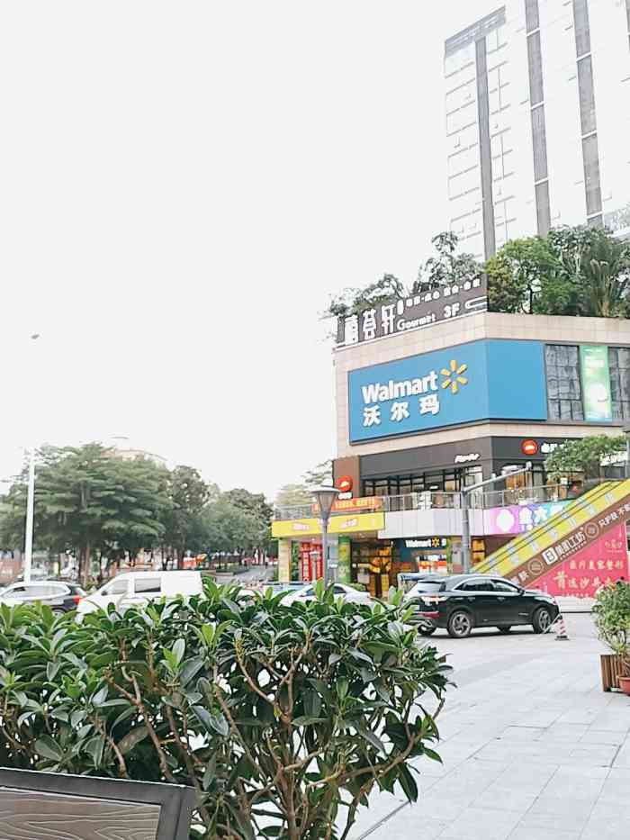 今天来逛沃尔玛超市可以说是沙井人气比较旺的超市之一最近管理的也