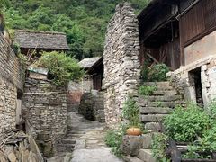 -高荡千年布依古寨旅游景区