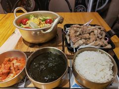 盐焗五花肉+色拉-小韩屋韩国料理(上海湾店)