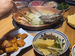 -洱火云南酸菜牛肉火锅(石景山当代商城店)