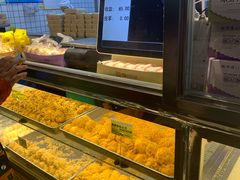 面包甜点陈列柜-鲍师傅糕点(江苏路店)