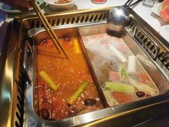 番茄+菌汤锅底-洪焱重庆老火锅(万福花园店)