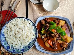 特色的大盘鸡-维吾尔餐厅(宜山路店)