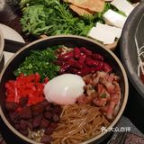 二刷野果 点了上次没点的 排骨锅--里面排骨还是蛮多的