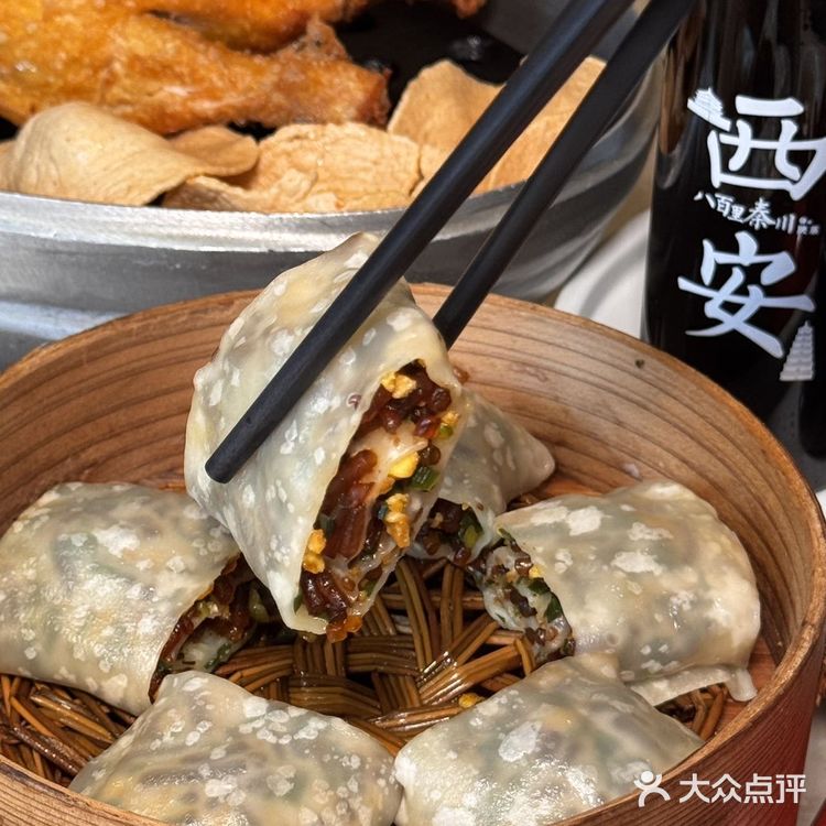 🌟一口穿越千年！在西安钟楼边博物馆 吃陕菜