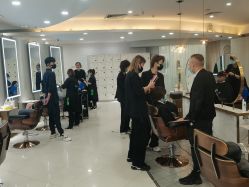 点击看大图 -八佰伴8008星级形象店