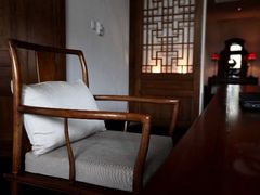安缦颐和庭院套房-客厅木椅-北京颐和宾馆