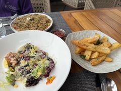 三文鱼无花果藜麦沙拉-MONICH牛排融合餐厅(和义大道购物中心店)