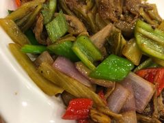 咸酸菜炒牛欢喜-荷塘食府
