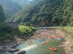 -安吉龙王山峡谷漂流