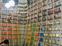 -钟书阁(松江泰晤士小镇店)