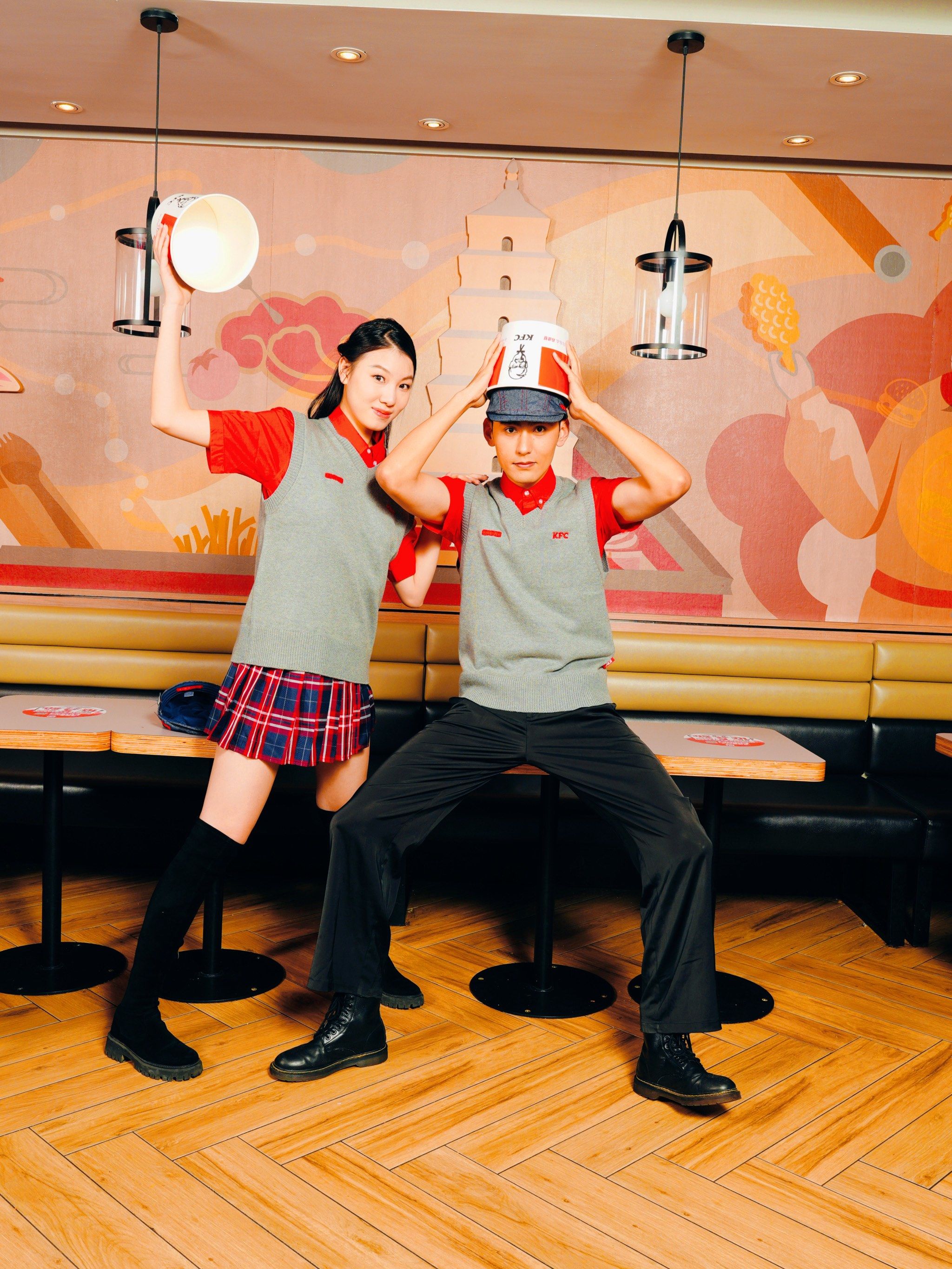 肯德基的制服也太好看了吧 我想穿着上街