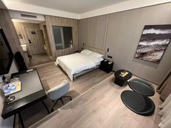 -西安大雁塔科技大学地铁站亚朵酒店