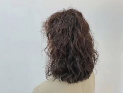 -变画·发型STUDIO