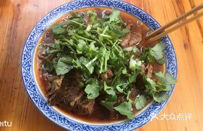牛肉肥肠米线