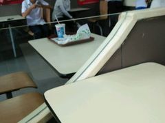 -华莱士·全鸡汉堡(海口政法学院店)