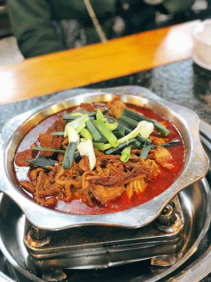 芳芳牛杂(大成路总店)-"[薄荷]环境:一般,生意太火爆,人挤人.