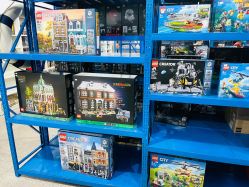 -逝水玩具折扣店