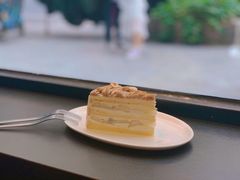 洋梨栗子奶油蛋糕-black rainbow coffee