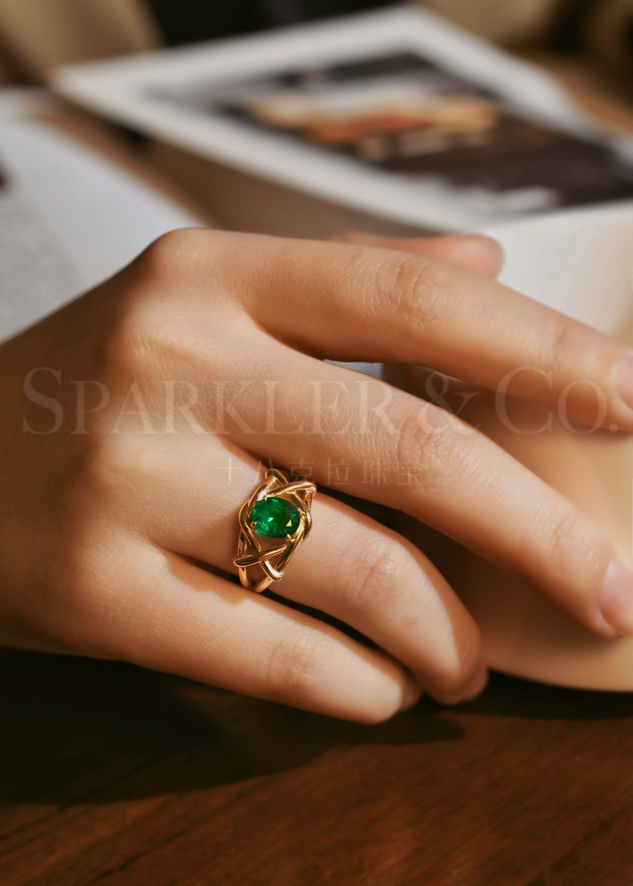 款式欣赏| 18k金祖母绿钻石戒指