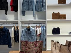 -百年港湾奥特莱斯(香炉礁店)