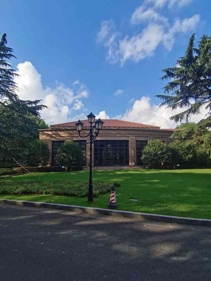 上海兴国宾馆香樟园西餐厅-"母亲节那天跟妈妈去吃的,环境其实也就