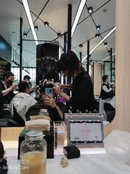 -HAIR CORNER