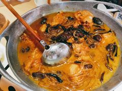 小鸡炖蘑菇-关东小磨东北菜(上海长风大悦城店)