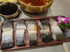 -围炉肉舍•炭烤活鳗•丹东海鲜烤肉(步行街店)