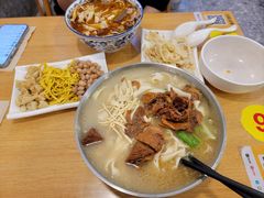 -八百里牛肉汤(盖饭·锅贴·万象城店)