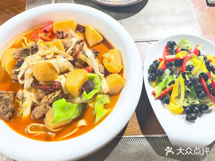 迪拜杭州风味音乐餐厅(杭州首店 湖滨步行街店)新疆沙湾大盘鸡图片