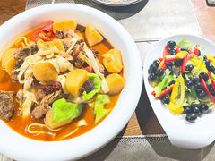 新疆沙湾大盘鸡-迪拜杭州风味音乐餐厅(杭州首店 湖滨步行街店)