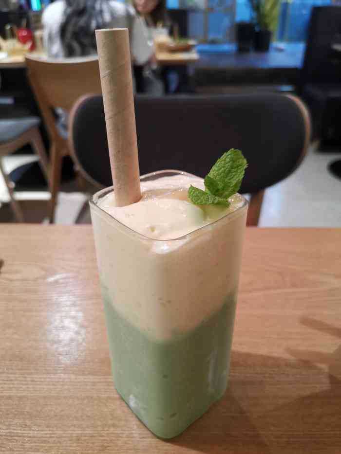 pomelo泰湄湄(上海商城店)-"整个店的装修风格是泰式小清新,装饰的