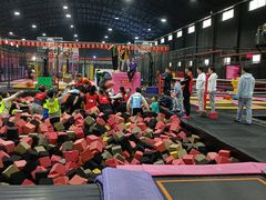 -嘿哟动霸CHUA·新潮玩运动娱乐中心·蹦床滑冰团建乐园
