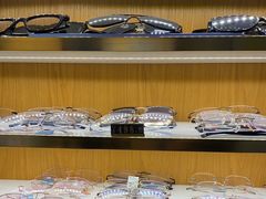 -优医视平价眼镜蔡司依视路折扣工厂店(十里堡店)